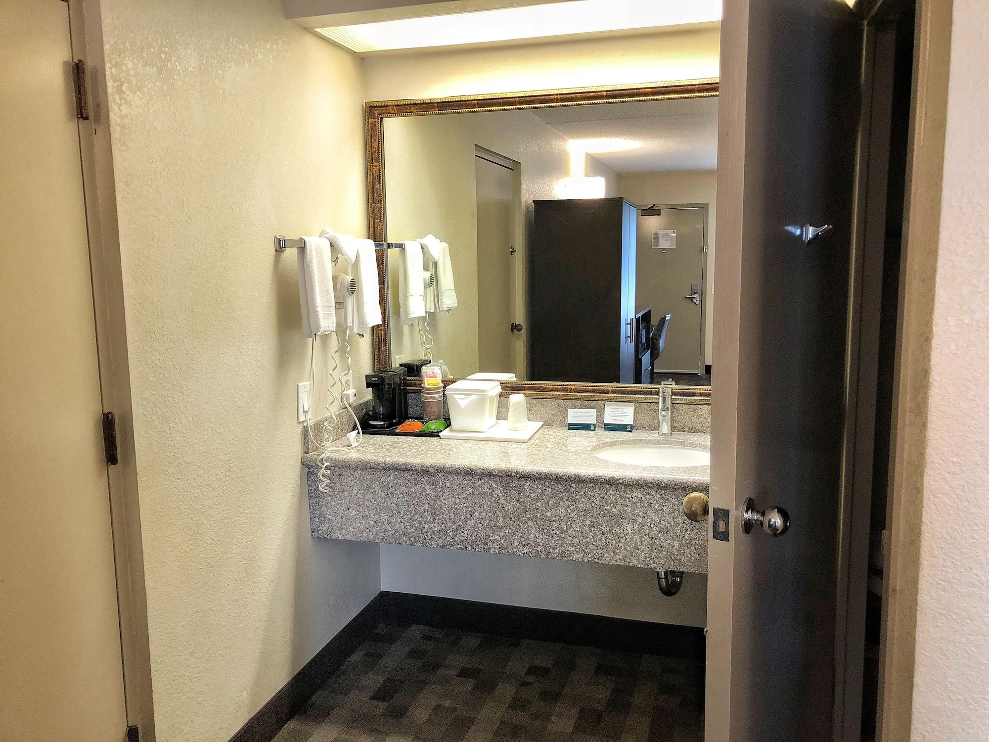 Quality Inn Riverside Near Ucr And Downtown Exterior photo