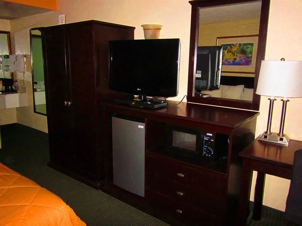 Quality Inn Riverside Near Ucr And Downtown Exterior photo